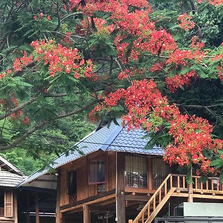 Nha Tan - Mai Chau Homestay And Tours ภายนอก รูปภาพ