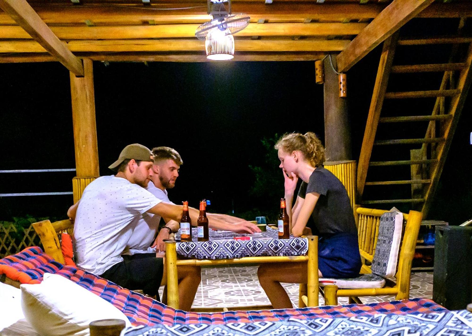 Nha Tan - Mai Chau Homestay And Tours ภายนอก รูปภาพ