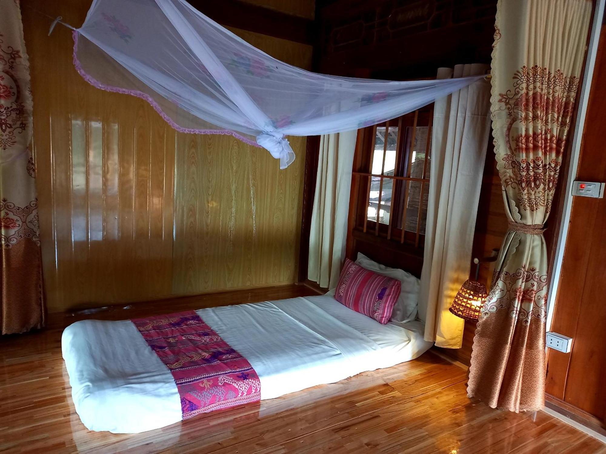 Nha Tan - Mai Chau Homestay And Tours ภายนอก รูปภาพ