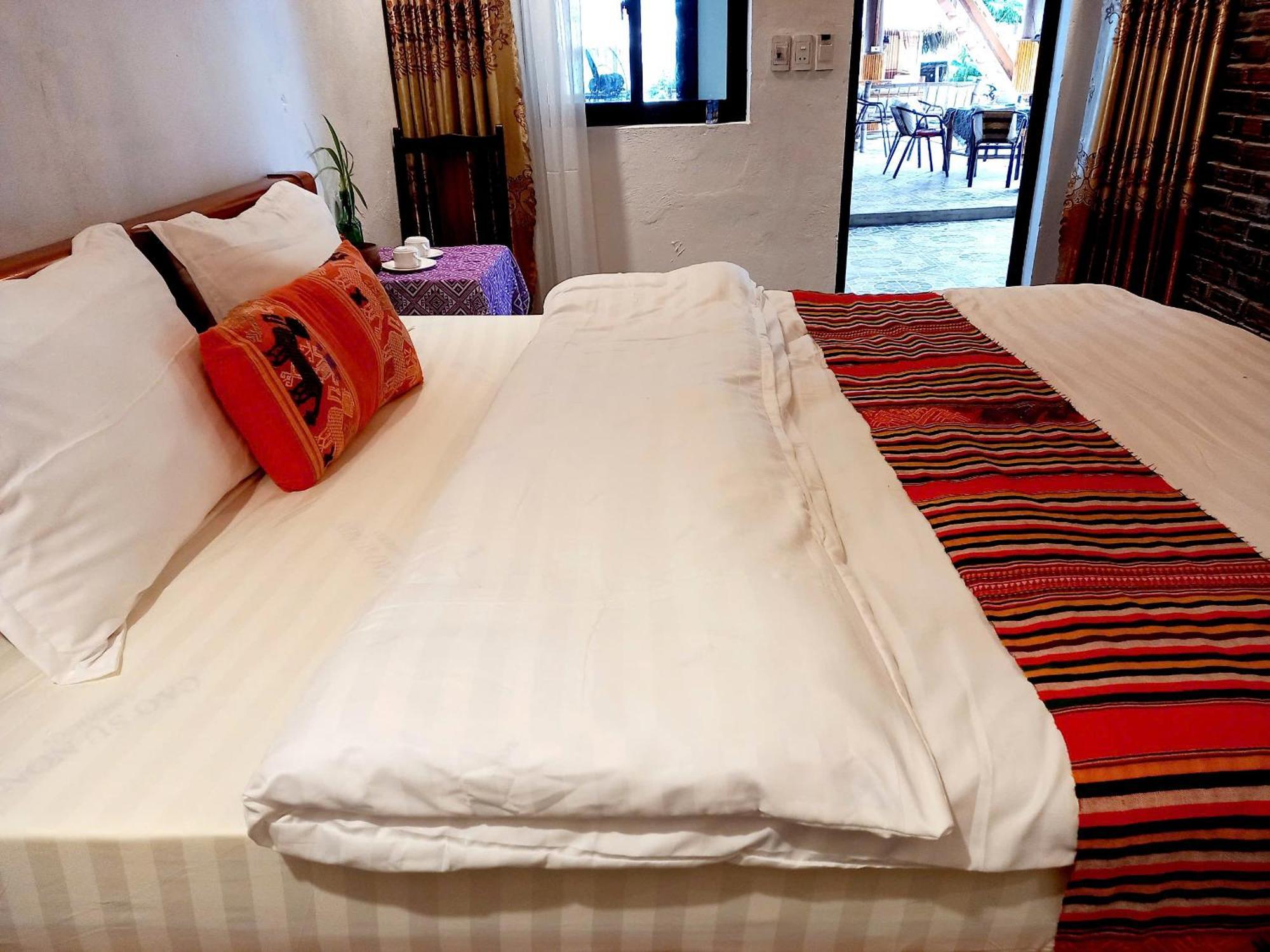 Nha Tan - Mai Chau Homestay And Tours ภายนอก รูปภาพ
