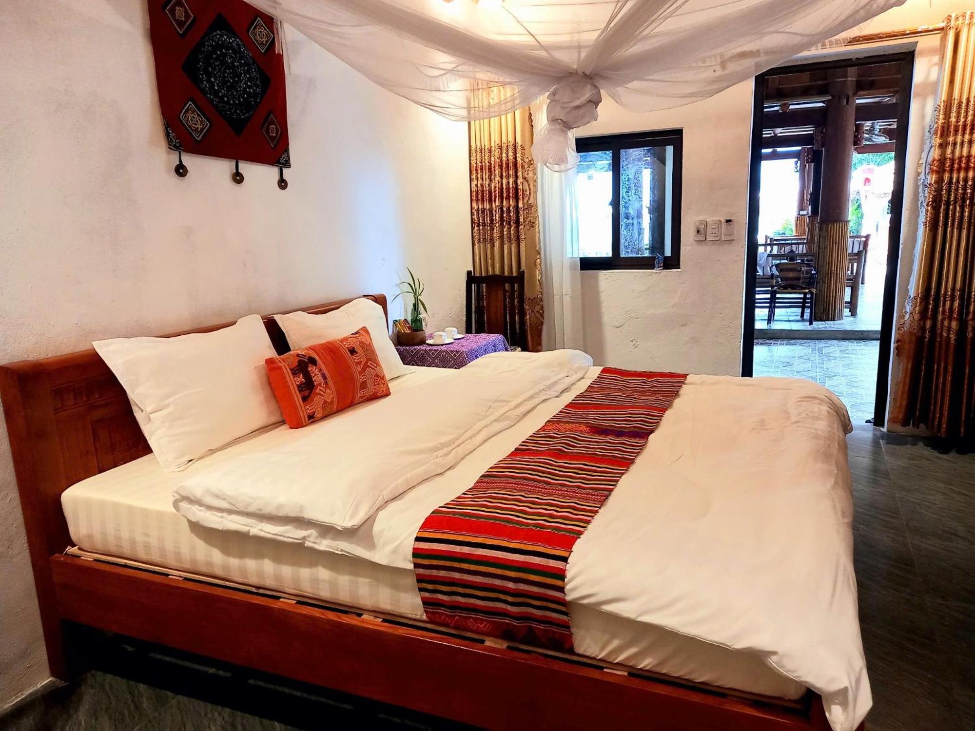 Nha Tan - Mai Chau Homestay And Tours ภายนอก รูปภาพ