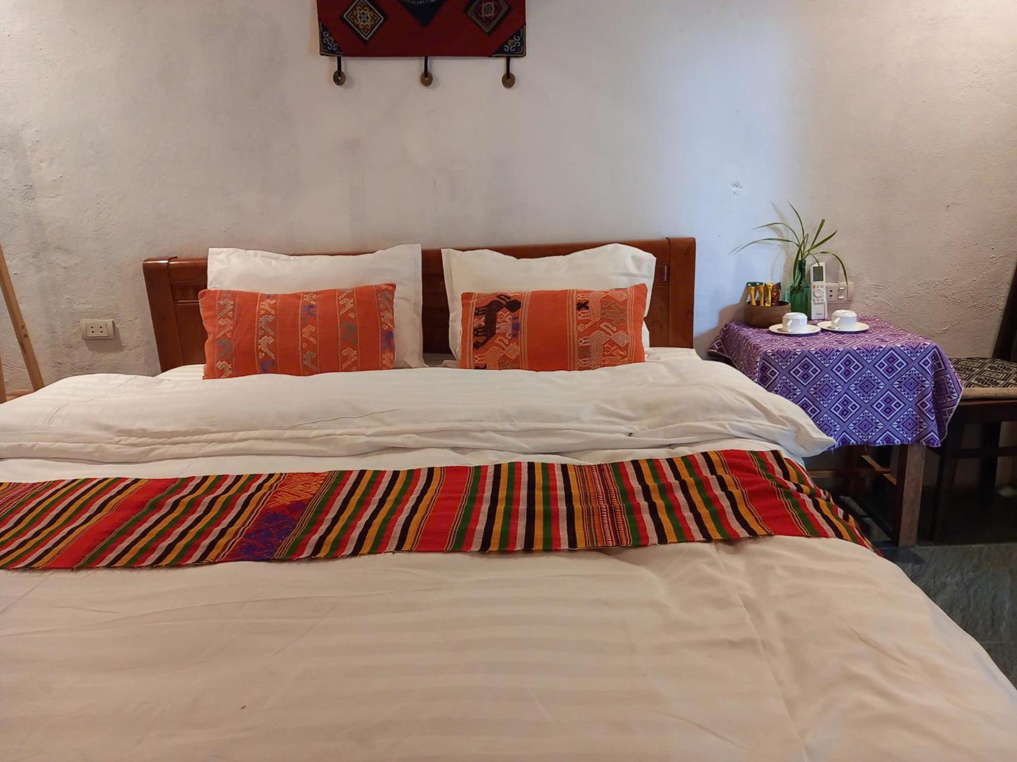 Nha Tan - Mai Chau Homestay And Tours ภายนอก รูปภาพ
